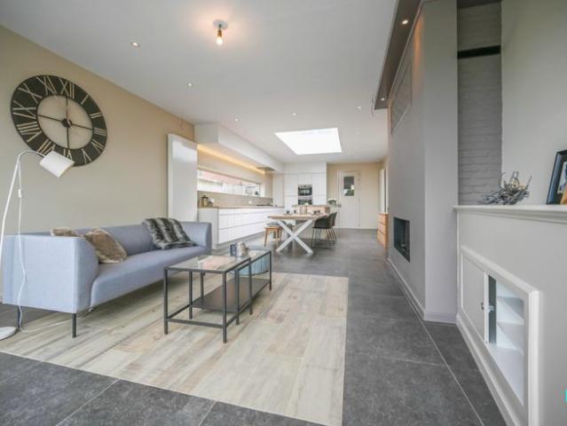 Volledig gerenoveerde woning met zonnige tuin