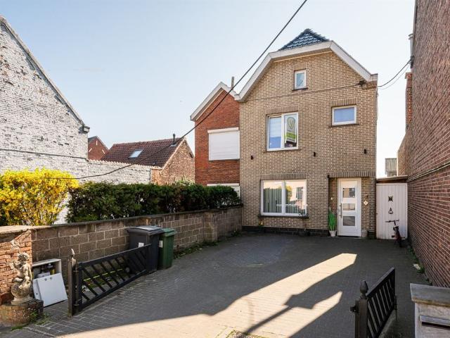 Volledig gerenoveerde woning te Zelzate