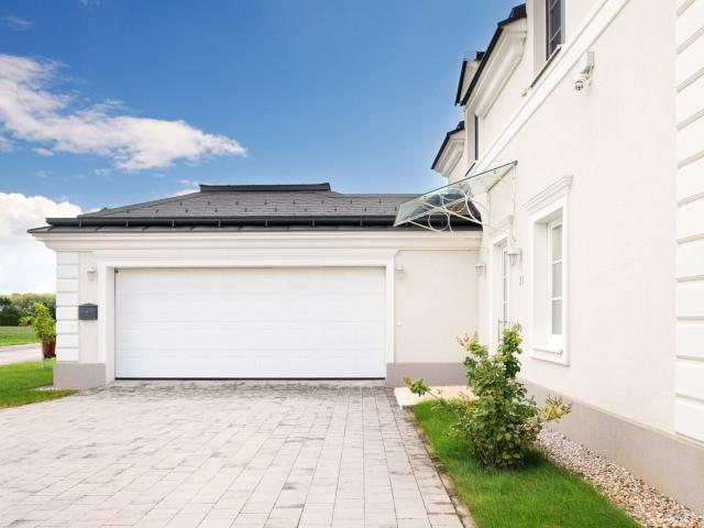 Vollmöblierte Villa in Fontana!