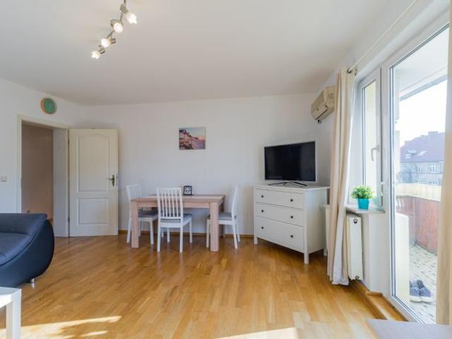 Vollmöblierte 3 Zimmer Wohnung mit Klima, Balkon, Parkett uvm