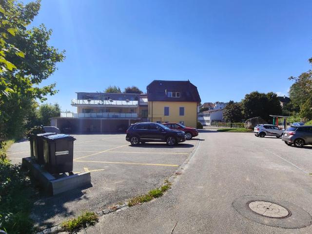 Vollmermietet 4 Wohnungen 3 Studios 1 Restaurant!