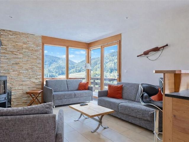 VOLLSTÄNDIG MÖBLIERT MIT ORDENTLICHEM DESIGN