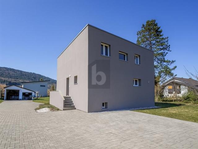 VOLLSTÄNDIG RENOVIERT, AUSSERGEWÖHNLICH MODERN