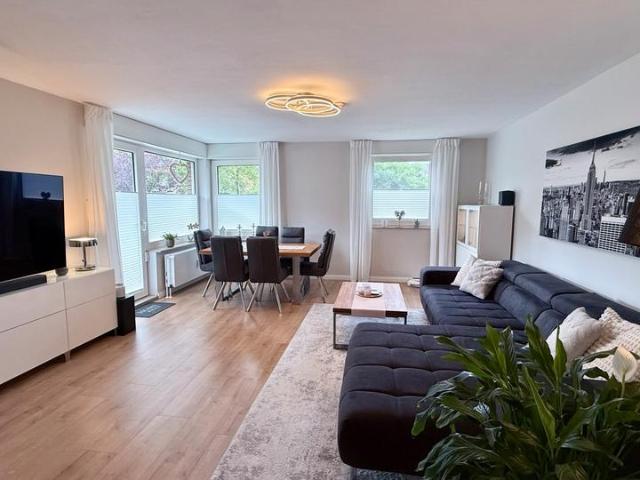 Vollständig renovierte 3 Zimmer Wohnung mit Balkon & EBK
