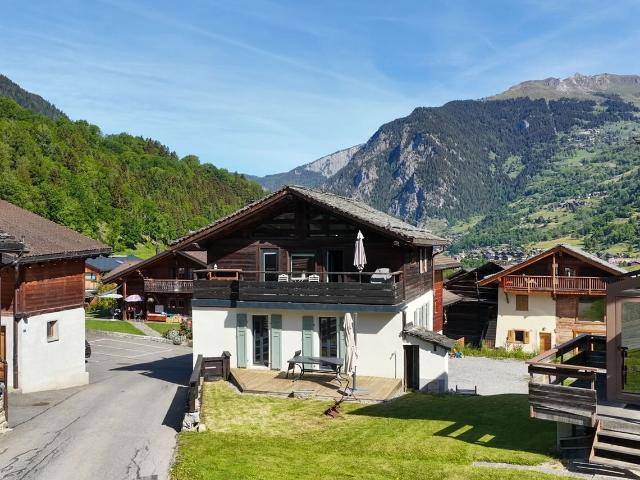 Vollständige Renovierung, unberührte Tradition / Renovated, Full Tradition!