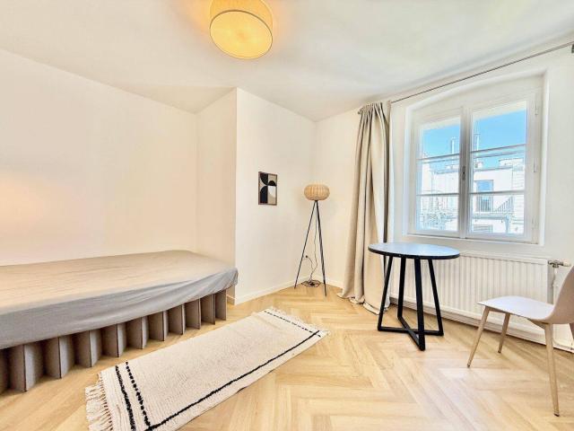 RENOVIERTE WOHNUNG ca. 126m² NFL 6 Zimmer Möbliert zentral begehbar