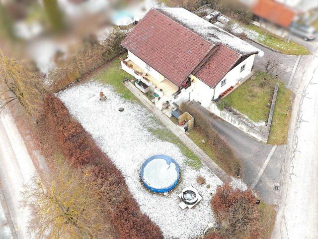 Vollunterkellerter Bungalow mit uneinsichtigem Garten!