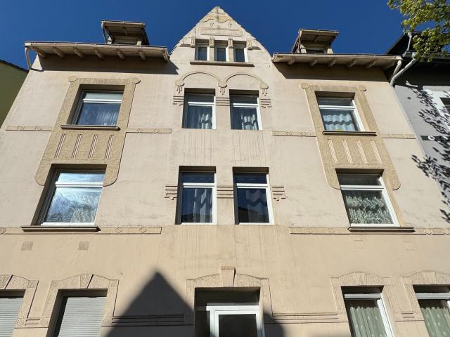 VOLLVERMIETETES 5 FAMILIENHAUS IN ZENTRALER LAGE !