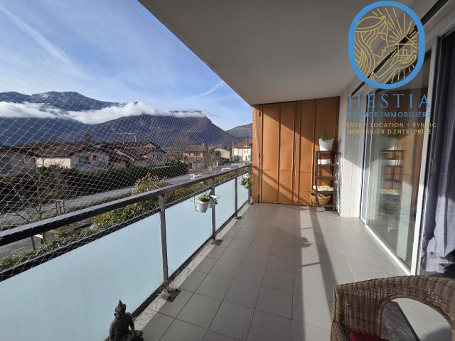 Voreppe, appartement 4P + cuisine et terrasse
