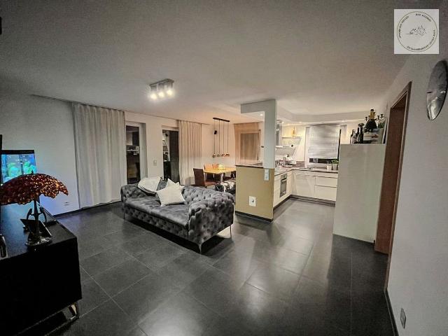 Vorlauf. Haus im Haus. Moderne Wohnung mit großem Garten!