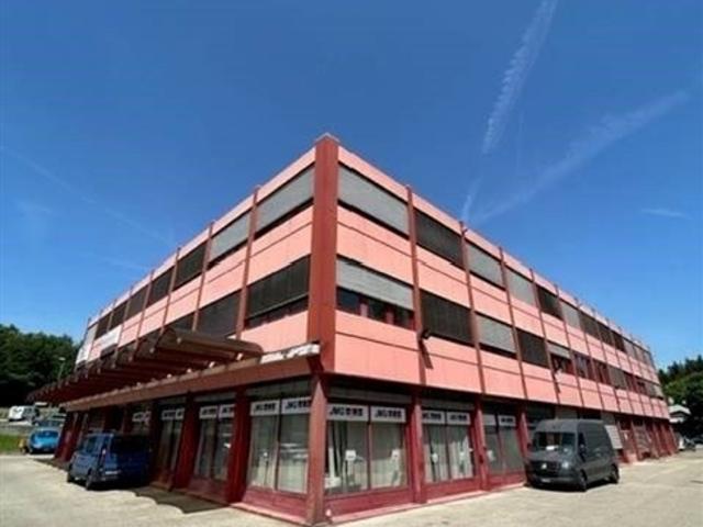 Vos nouveaux bureaux proche de l'autoroute