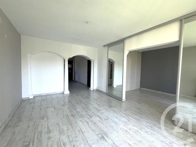 Votre agence Century 21 Cogolin vous propose cet appartement. 72m² Cogolin
