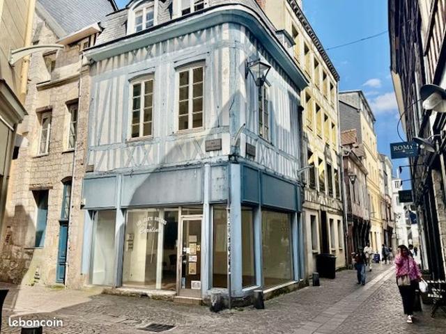 VOTRE AGENCE DE PROXIMITE LOCALE DELAITRE IMMOBILIER vous propose dans le centre historique et commerçant de ROUEN IDEAL AIRBNB cette originale maison