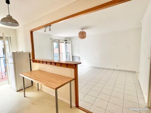Votre agence de proximité locale DELAITRE IMMOBILIER vous propose ROUEN NOUVELLE PREFECTURE Cet appartement de 66 m2 T3 avec balcon et garage