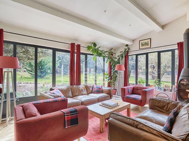 Votre agence Era Action Immobilier vous propose en exclusivi. 262m² Rognes