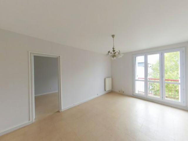 Votre agence France Loire vous propose cet APPARTEMENT à la location sur la commune de Saint Amand Montrond