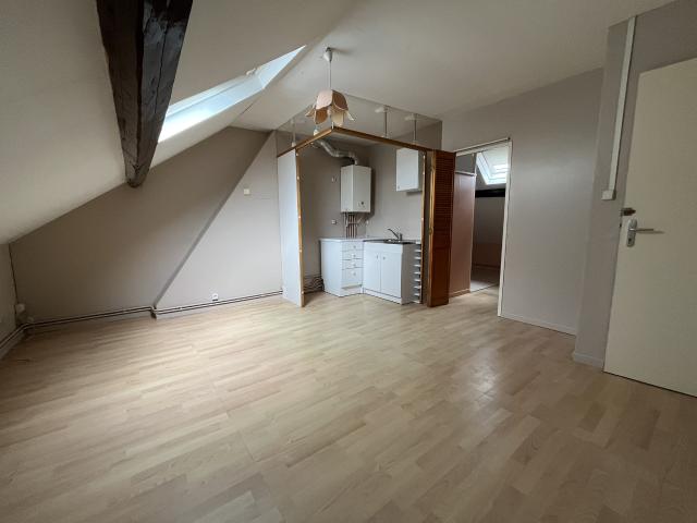 Votre agence IMMO AMANDINOIS, vous propose sur la commune d'ANZIN cet immeuble comprenant 3 logements 2 T1, 1