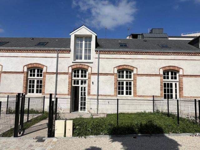 Votre Havre de Paix au Cœur d'Orléans: Maison Neuve d'Exception