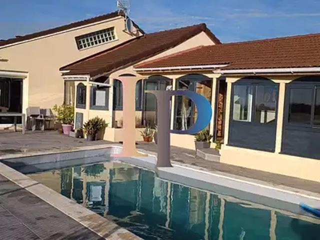 Charlieu 42190 Achat / Vente maison 8 pièces t8 piscine