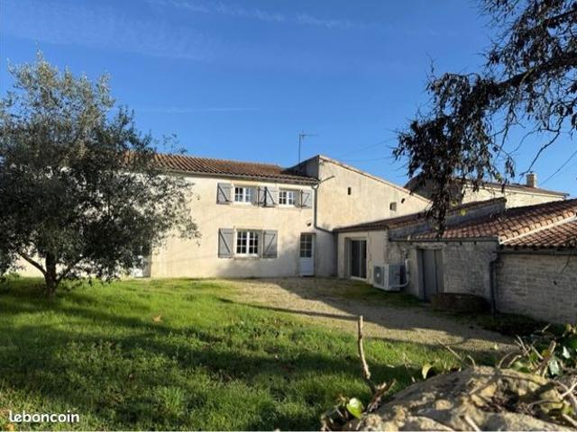 VOUILLÉ, maison 6 pièces 157m2