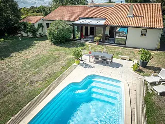 Vouillé 79230 Achat / Vente maison 7 pièces t7 piscine parking