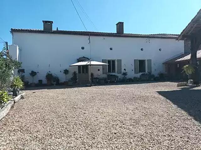 Voulême 86400 Achat / Vente maison 8 pièces t8 au dernier étage
