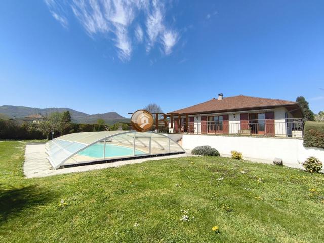 VOUREY, maison individuelle, piscine, terrain