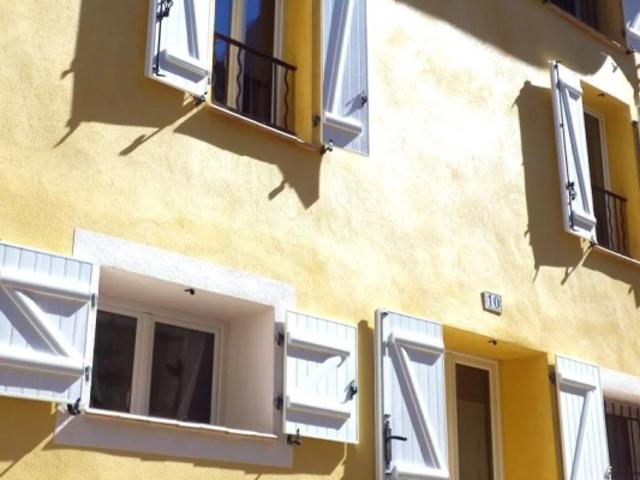 Vous recherchez un projet immobilier rentable ou une maison familiale agréable ? Cette maison est faite pour vous !