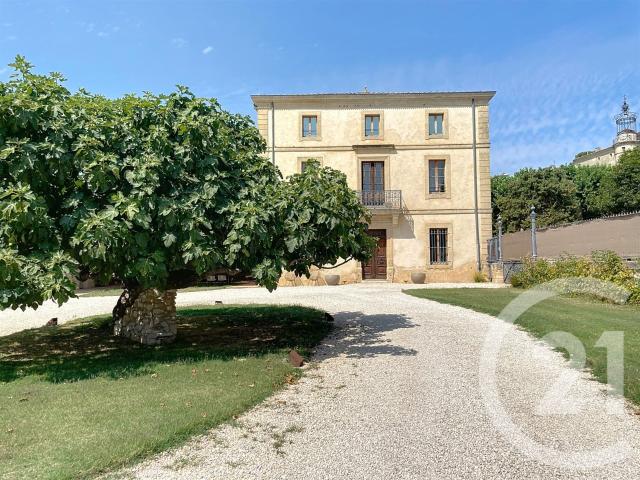 Vous serez sous le charme de cette très belle propriété au c. 750m² Valliguières