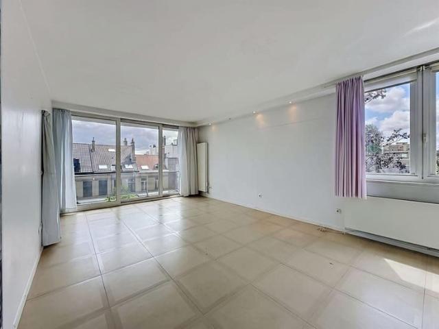 VLEURGAT, 1 BEDROOM APARTMENT + 2 TERRACES
