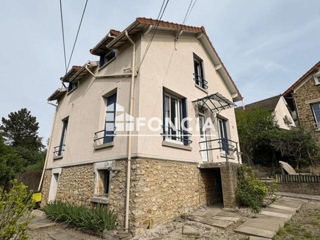 VSG: Maison divisée en deux appartements T3