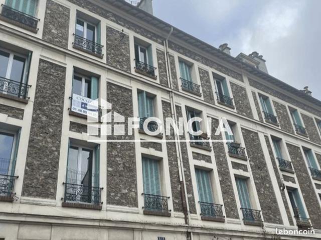 Vsg: secteur des ecrivains appartement loue a vendre, situe au dernier etage d'un immeuble en meuliere, lumineux, calme et idealement situe a 10 min