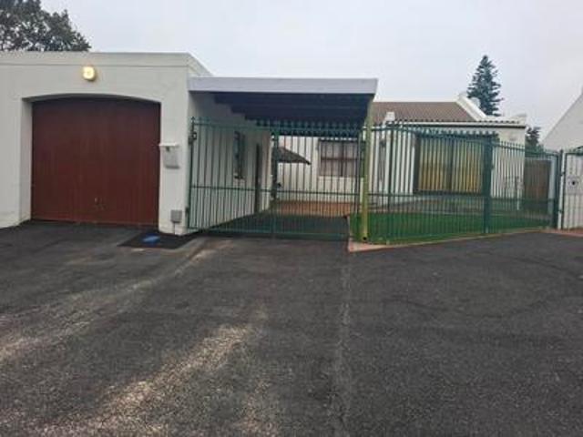vredenberg bellville: 2 bedroom town.