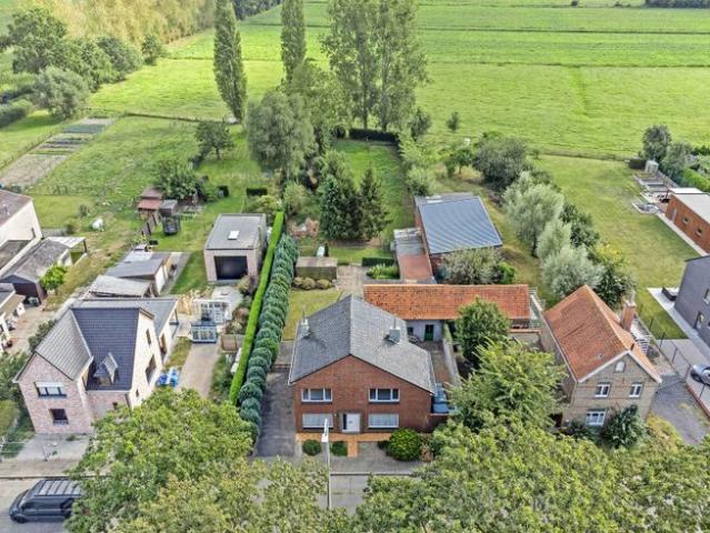 Vrijstaand huis met 3 slaapkamers en 1.675m² grond te Sijsel