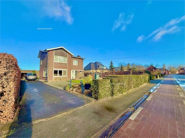 Vrijstaand woonhuis op 528m² te Kluizen !