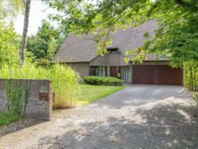 Vrijstaande villa met 5 slaapkamers op 2.789 m² in de Lint