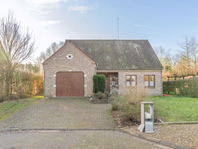 IN OPTIE Vrijstaande woning met praktijkruimte op een zui