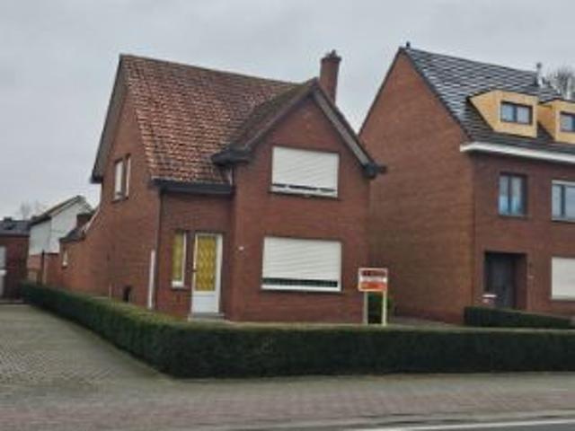 Vrijstaande woning met 3 slaapkamers en vrijstaande garage