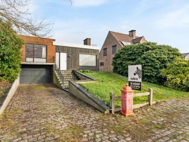 Vrijstaande bungalow met 3 slaapkamers en zuidgerichte tu.
