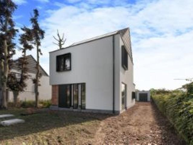 Vrijstaande nieuwbouwwoning mét praktijkruimte te koop