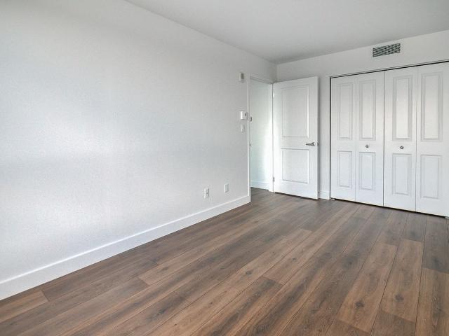 Vue Apartments 2 Bedroom Apartment for Rent at 7407 Av Mountain Sights, Montréal, QC H4P 0B6 Snowdon