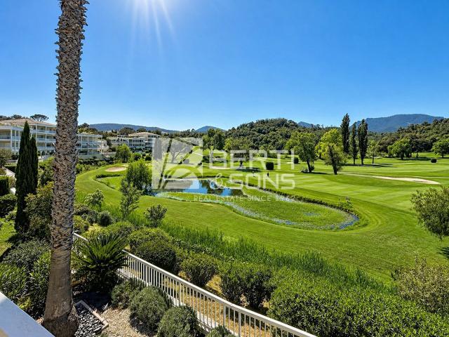 Vue Golf Et Esterel Appartement 3 Pieces 73m² Mandelieu la Napoule