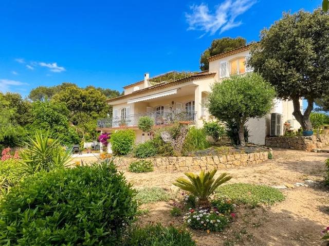 VUE DEAGEE MER POUR CETTE VILLA