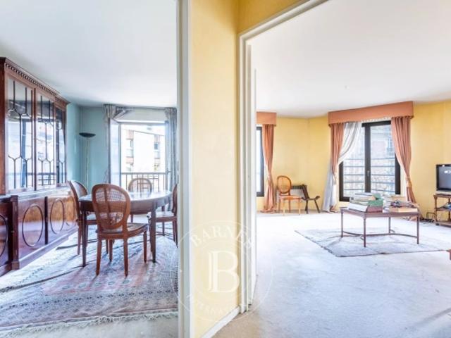 Vue dégagée 4eme étage 3 chambres Batignolles Fort Potentiel
