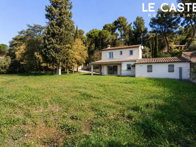 Vue dégagée 2500 m² de terrain Opportunité rare 84m² Marseille 12ème