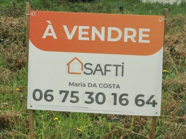 Vue dégagée et partielle sur les Pyrénées