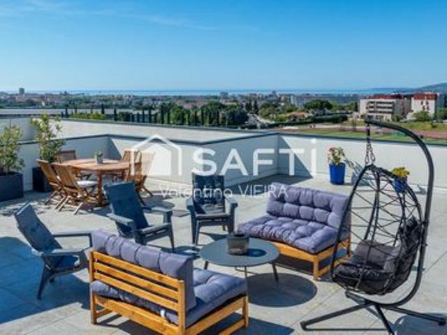 Vue dégagée jusqu'à la mer, toit terrasse spectaculaire de 97 M2