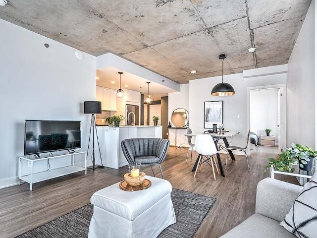 Vue du Fleuve Brossard Apartments