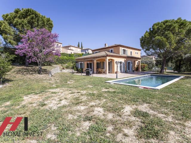 VUE ET TERRAIN A COUPER LE SOUFFLE POUR CETTE VILLA