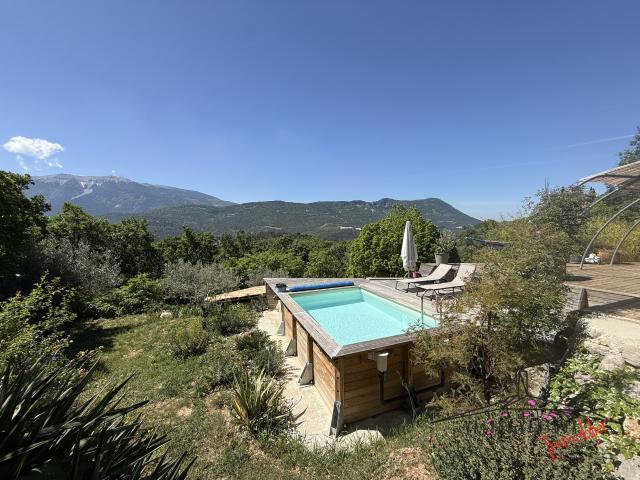 Maison en bois sur 3ha, situation exceptionnelle